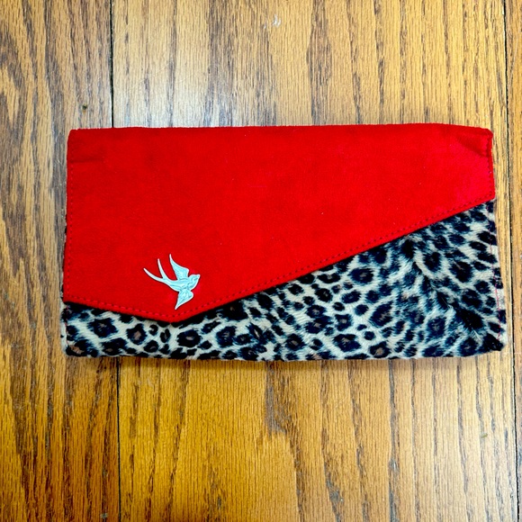 Innes Leopard Print Velvet Clutch - Picture 1 of 5